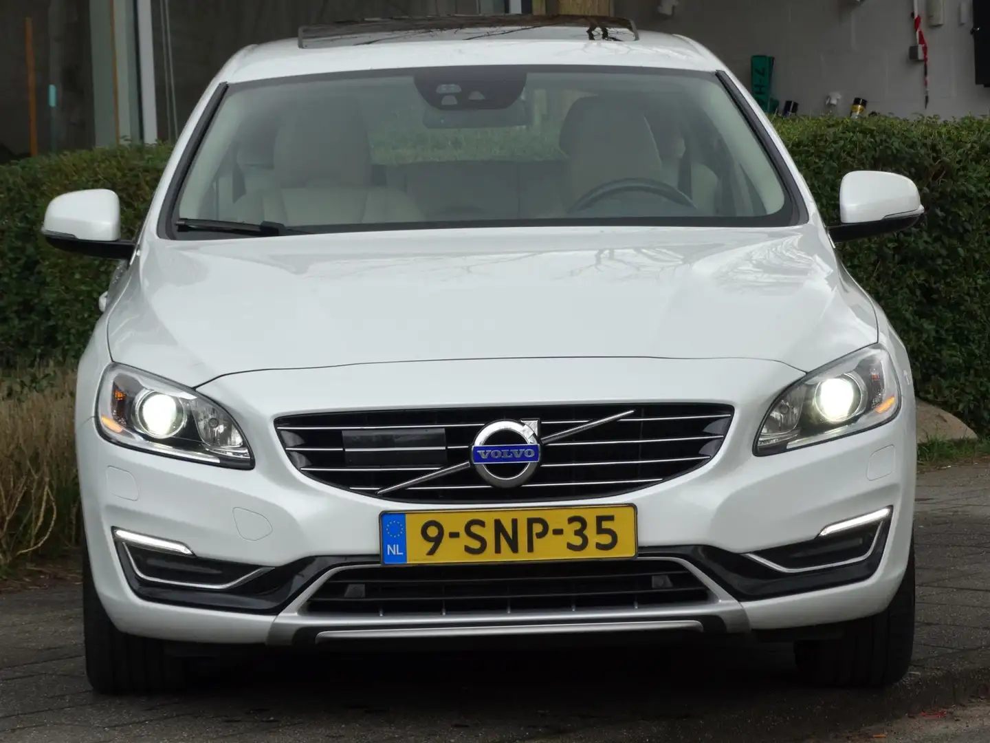 Volvo V60 2.4 D6 AWD Plug-In Hybrid - PANORAMADAK - BLISS - Bianco - 2