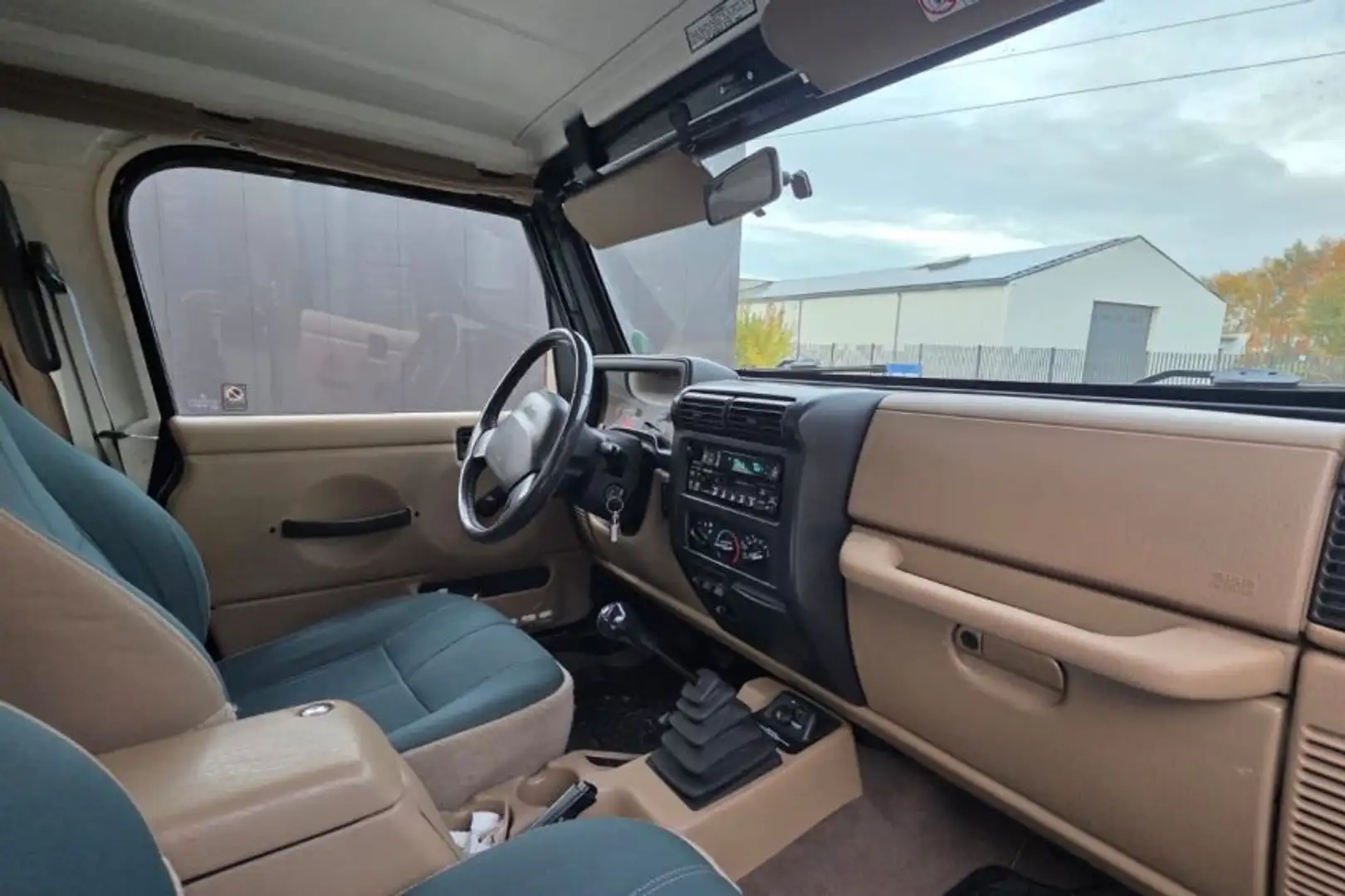 Jeep Wrangler TJ 4.0 SAHARA EQUIPE BV5 Noir - 2