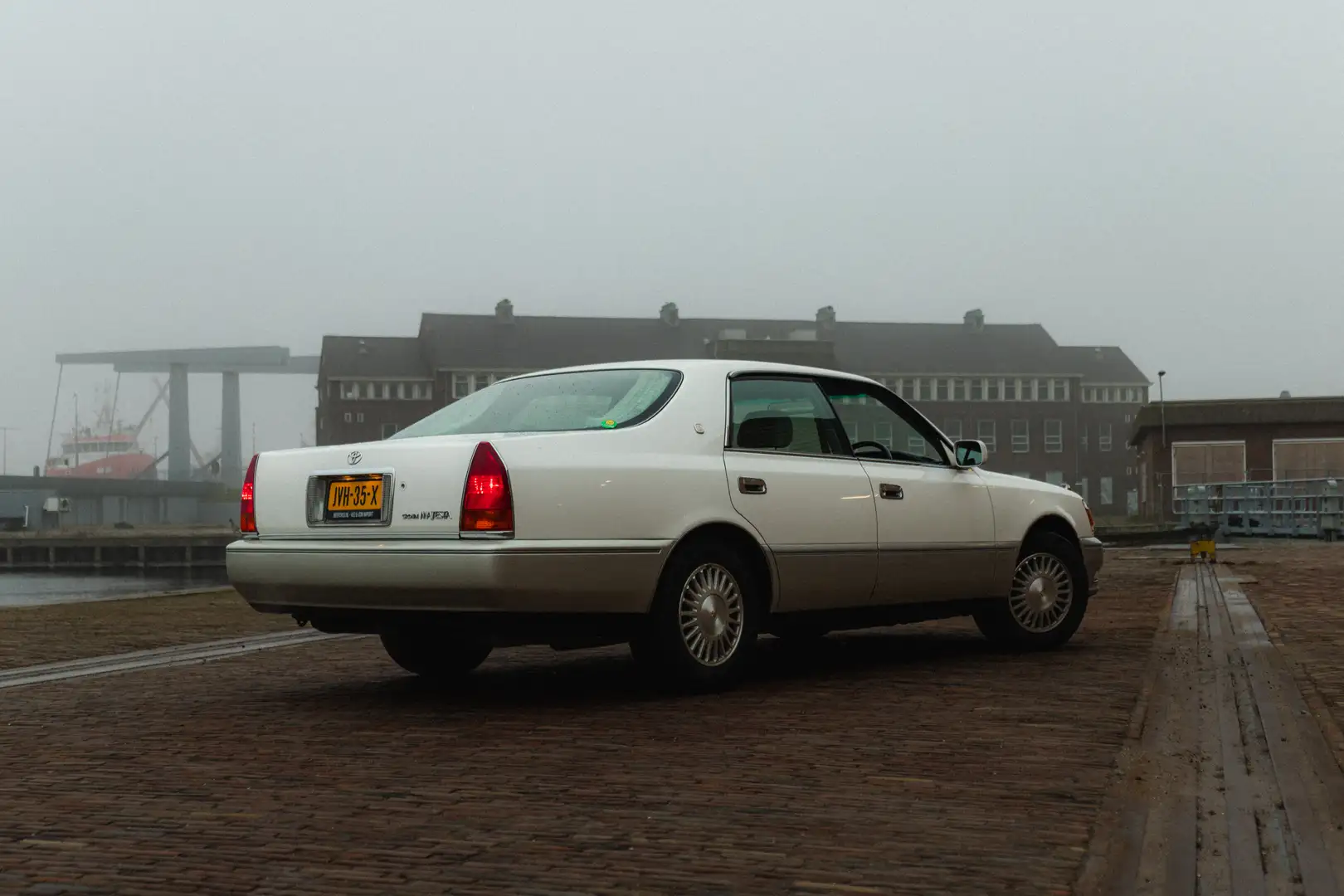 Toyota Crown Majesta Weiß - 2