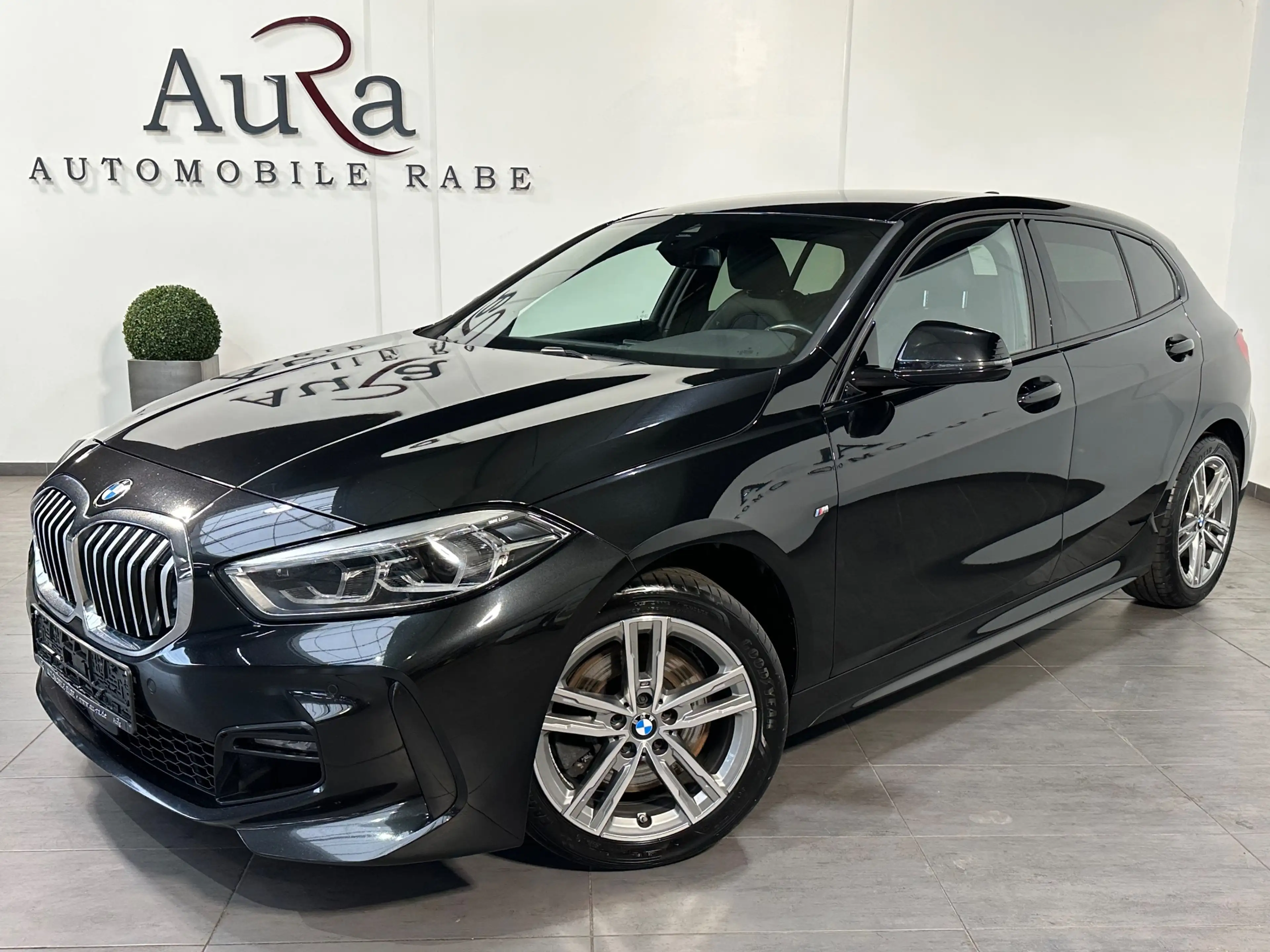 BMW 120 d M-Sport NAV+LED+HARMAN/KARDON+LNKHZG+ACC+17ZO
