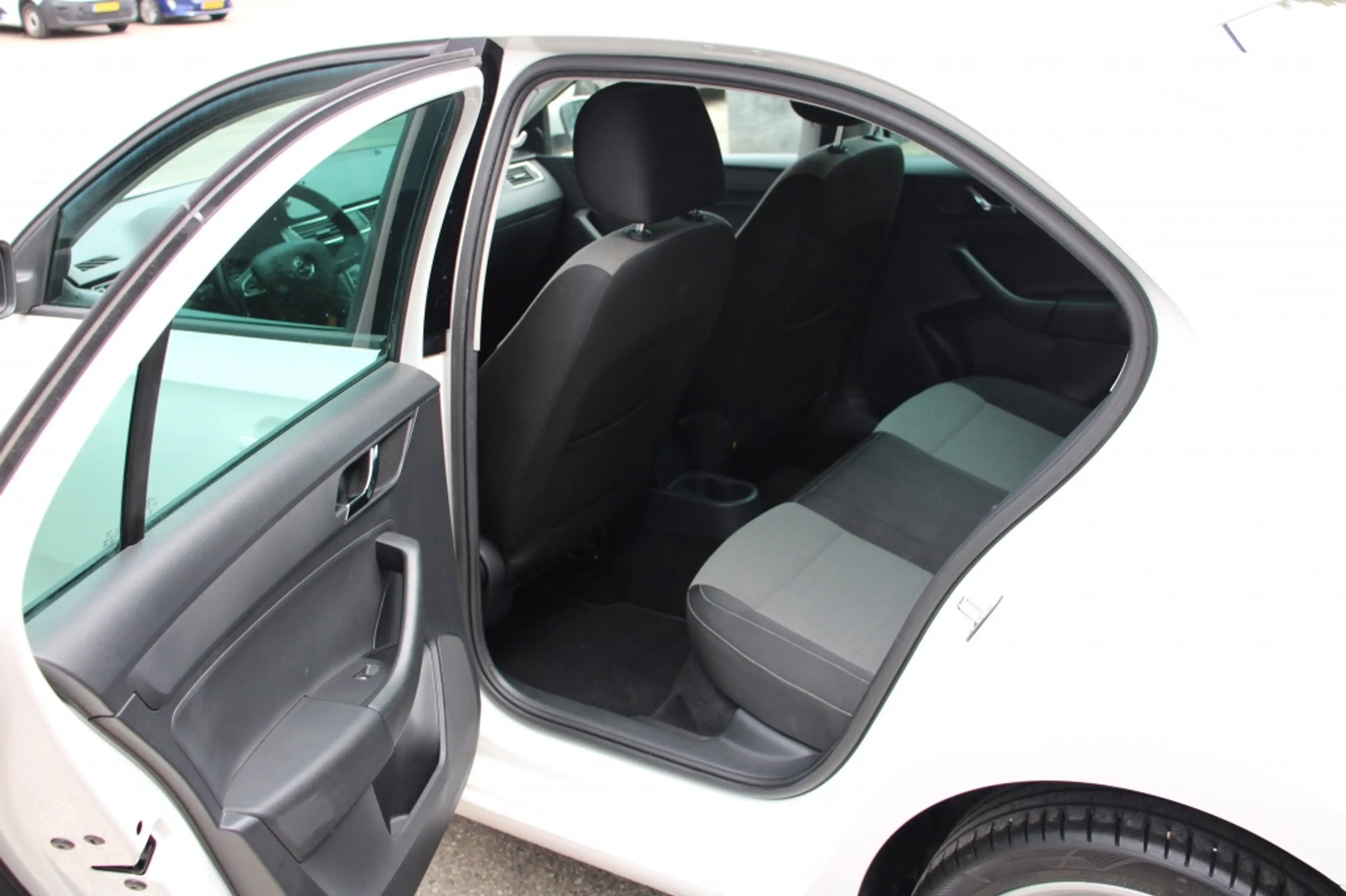 Skoda Rapid/Spaceback 1.2 TSI Grt Eleg Bns — photo 10