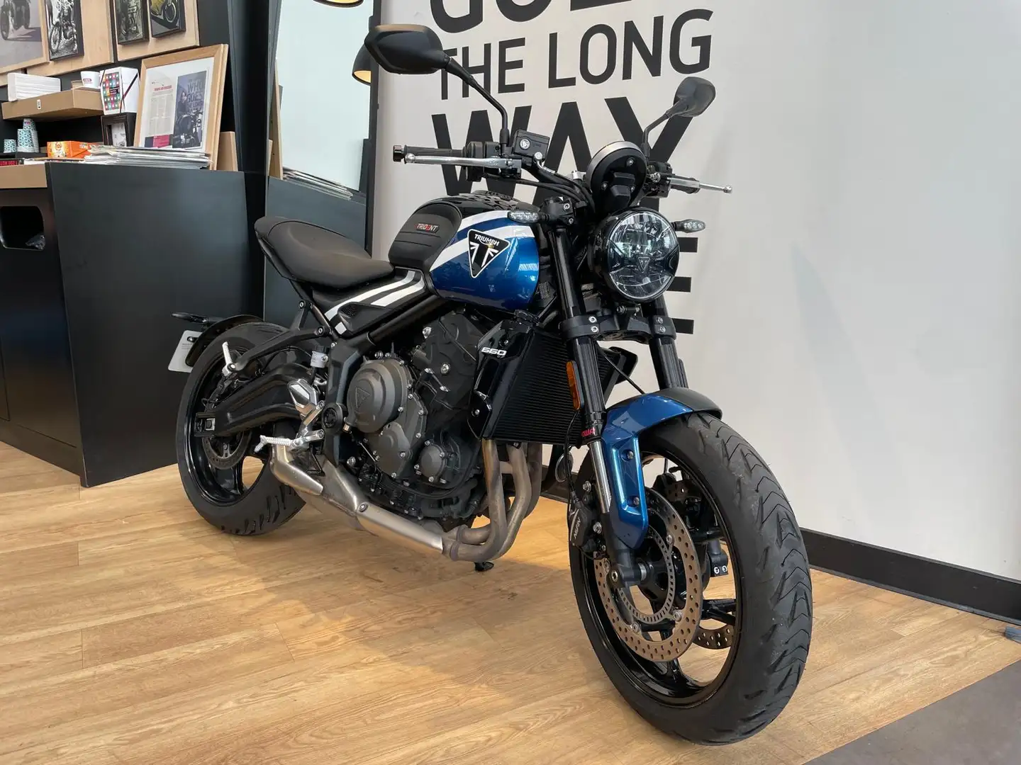 Triumph Trident 660 Bleu - 1