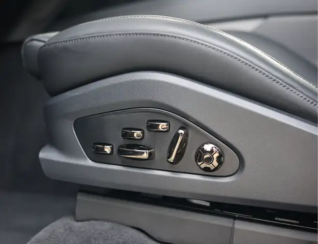 Porsche Cayenne view 27