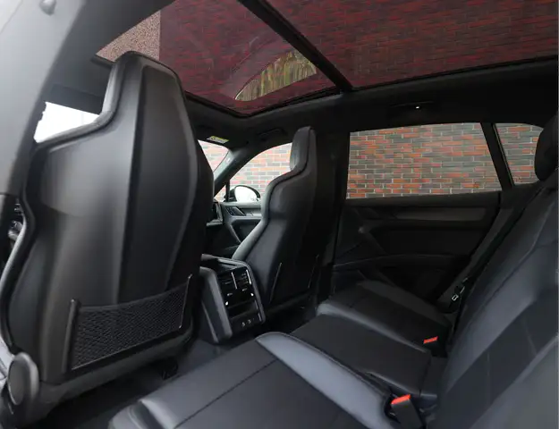 Porsche Cayenne view 30