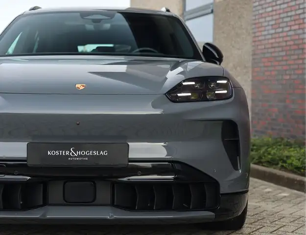 Porsche Cayenne view 12