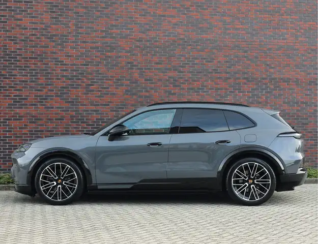 Porsche Cayenne view 15