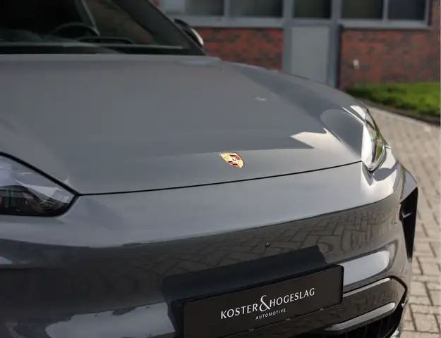 Porsche Cayenne view 9