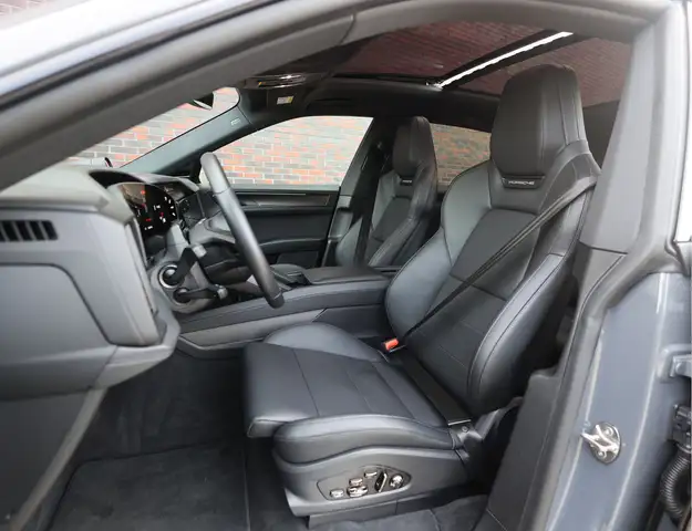 Porsche Cayenne view 26