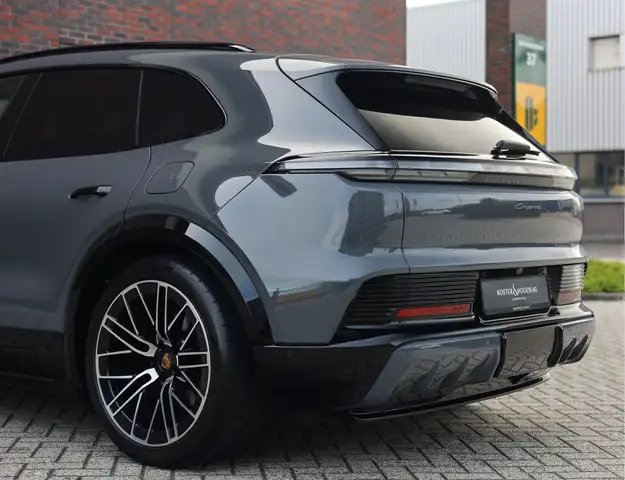 Porsche Cayenne view 10