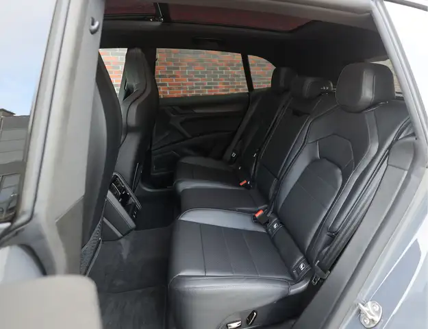 Porsche Cayenne view 29