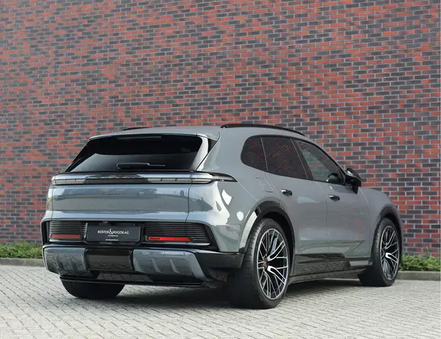 Porsche Cayenne view 17