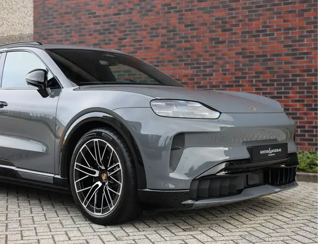 Porsche Cayenne view 18