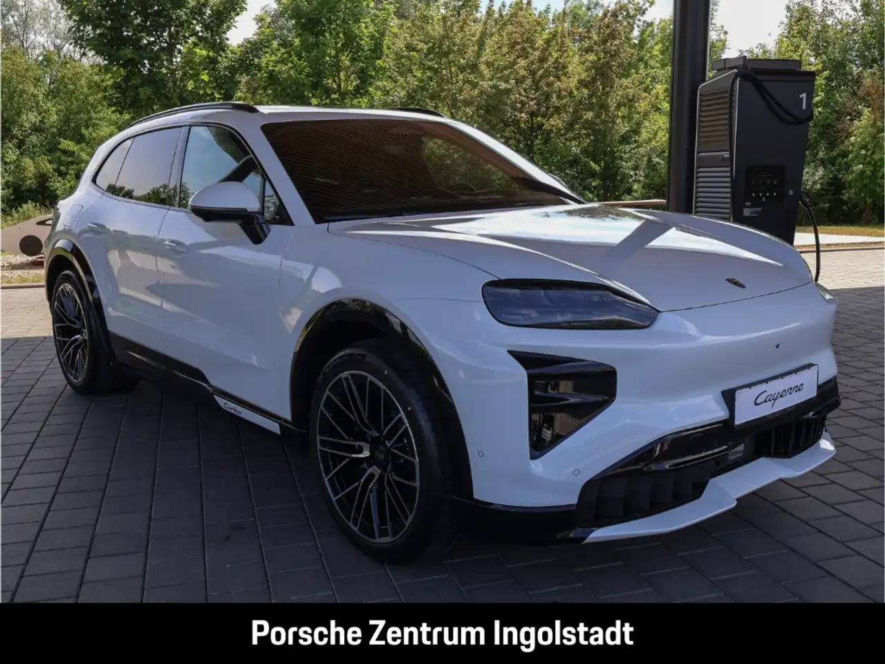 Porsche Cayenne Turbo Electric Beifahrerdisplay Panorama Flächenhe 13
