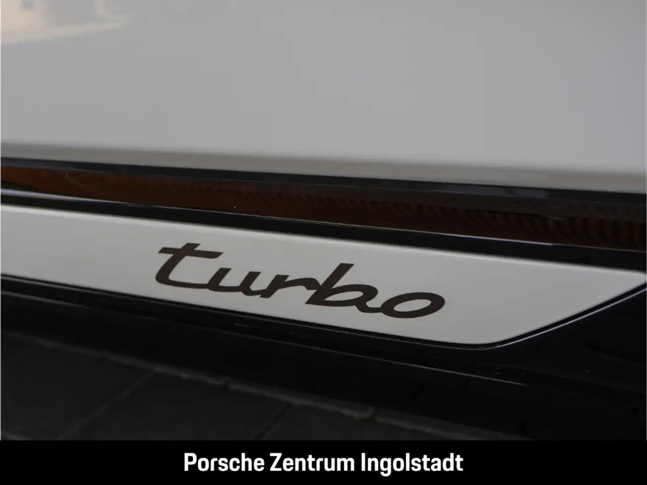 Porsche Cayenne Turbo Electric Beifahrerdisplay Panorama Flächenhe 7