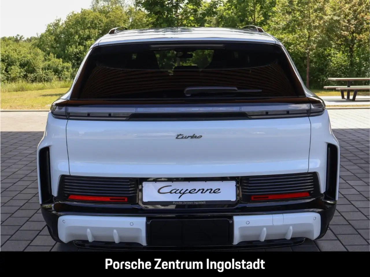 Porsche Cayenne Turbo Electric Beifahrerdisplay Panorama Flächenhe 4