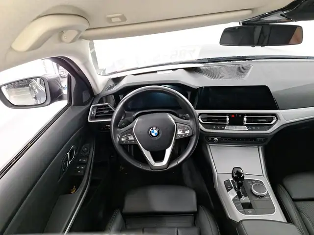 BMW 3 Series view 3
