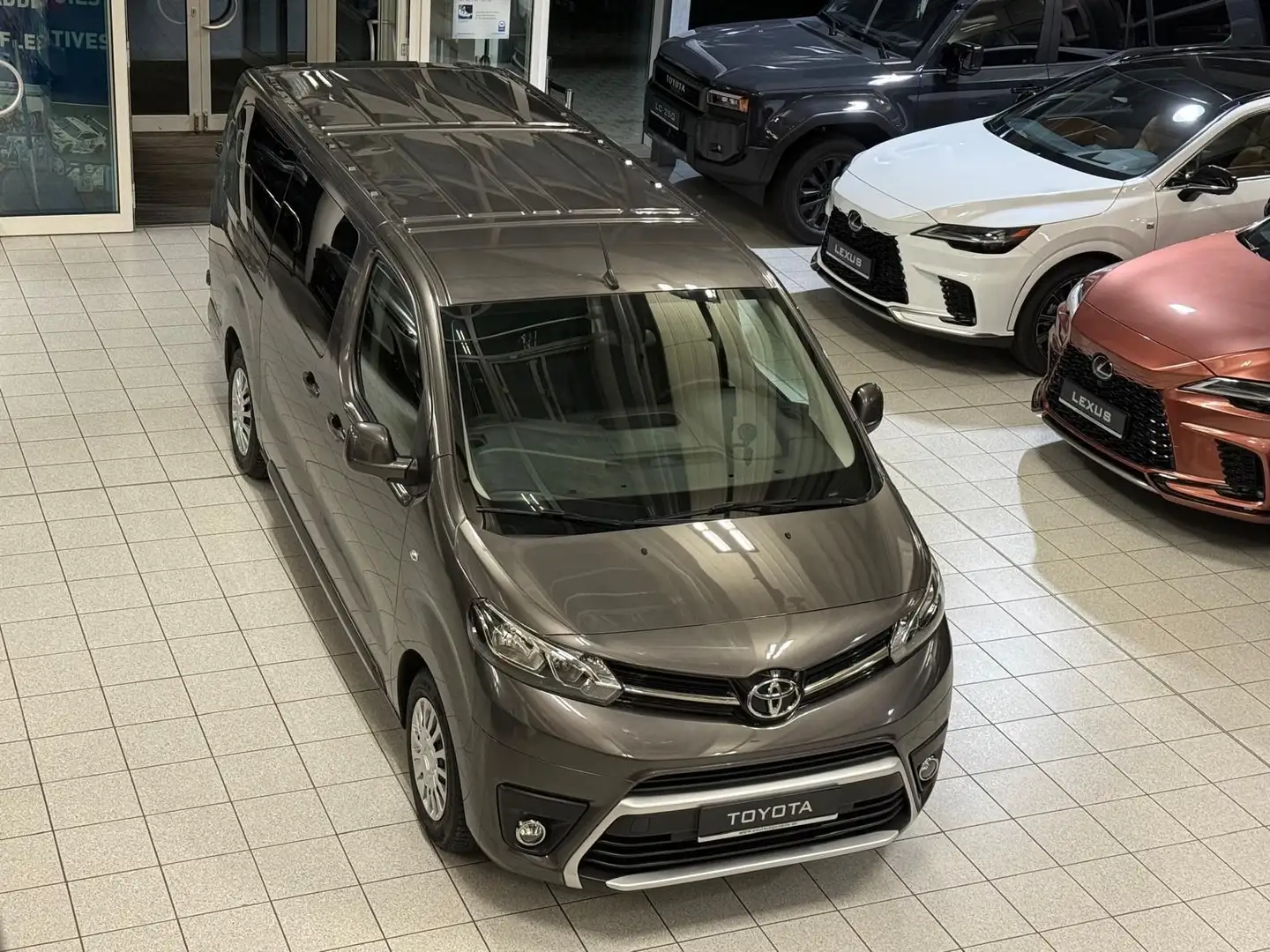 Toyota Proace PROACE VERSO - AUTOM.-KAMERA-9 SITZE-LANG "L 2"- Grau - 1