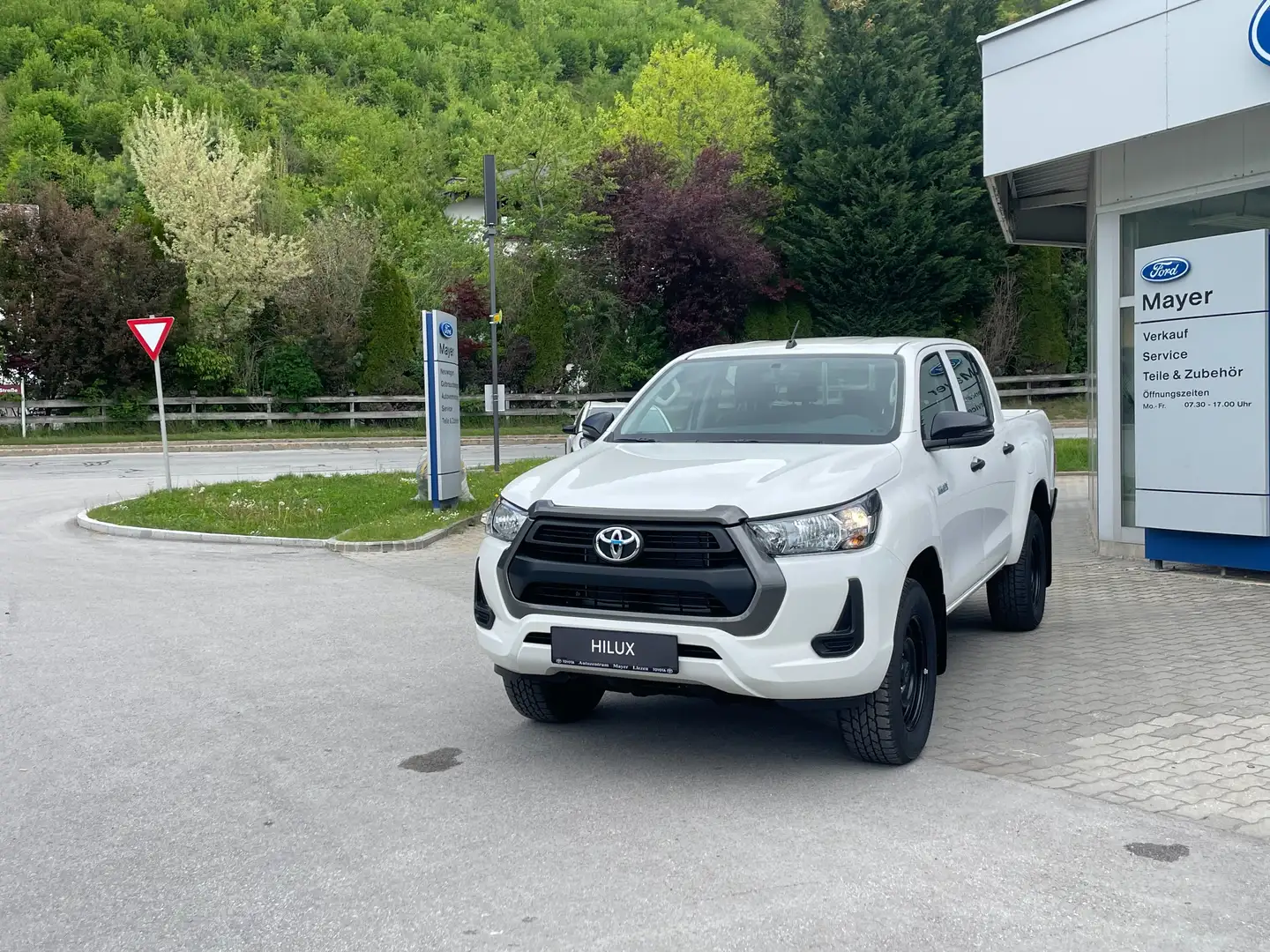 Toyota Hilux DK Country 4WD 2,4 D-4D Alb - 1