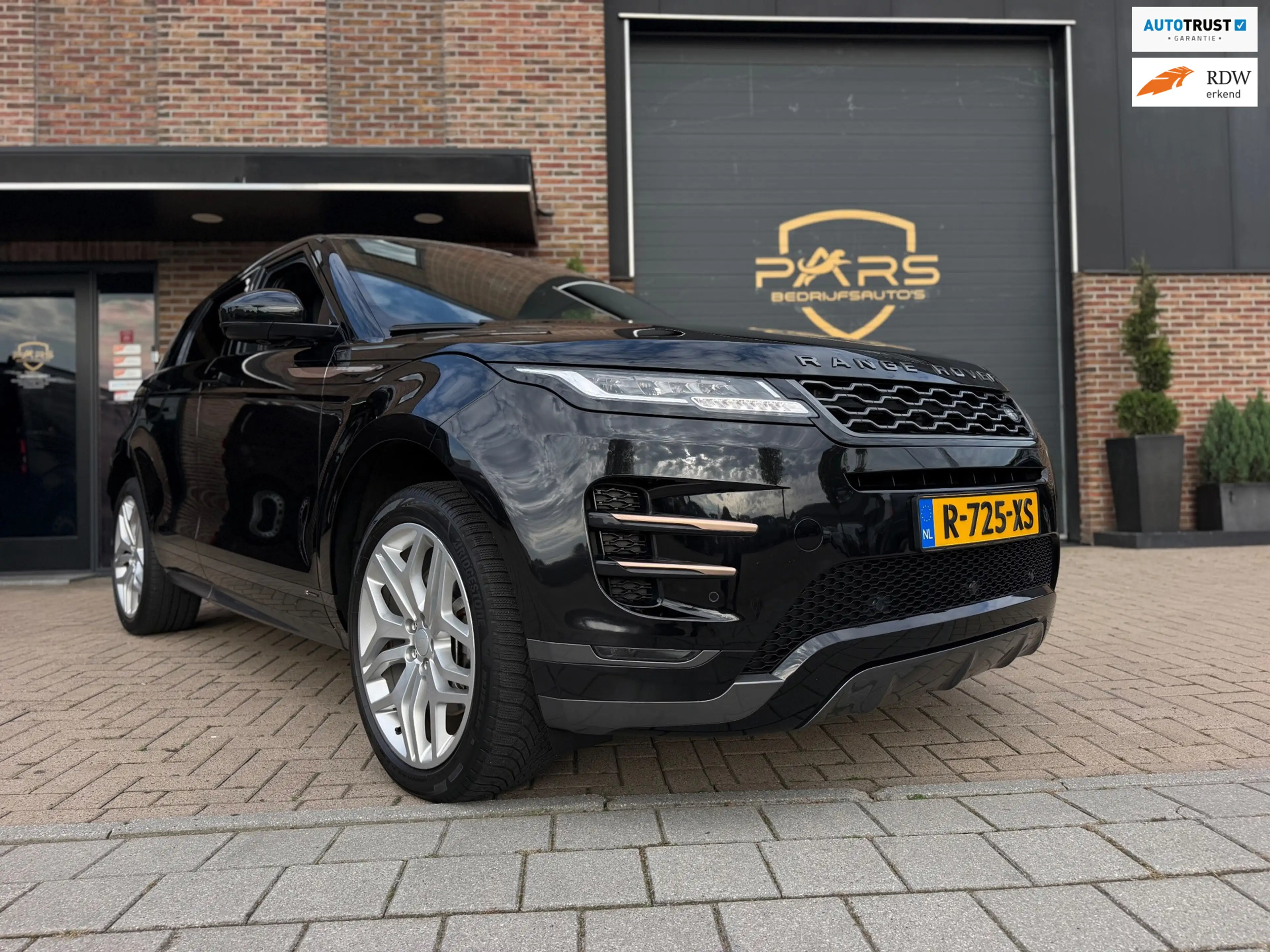 Land Rover Range Rover Evoque 2.0 P200 AWD R-Dynamic 200PK Automaat 4x4 Panorama