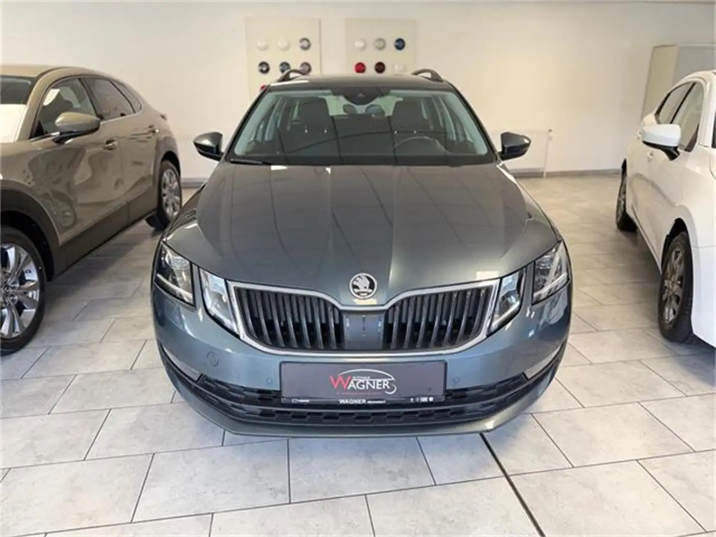 Skoda Octavia Combi 2,0 Ambition TDI 4x4 DSG AHK Grijs - 2