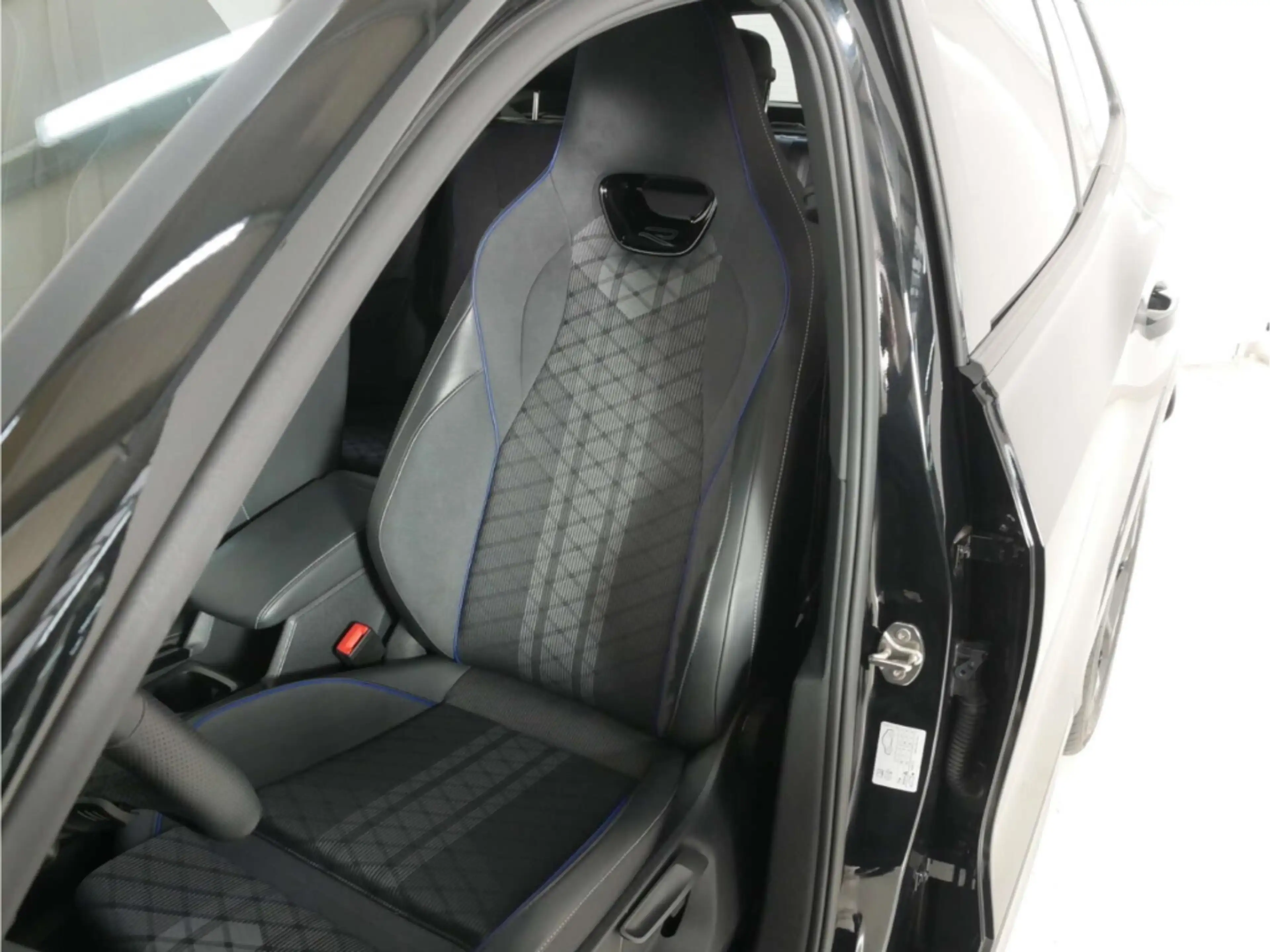 Volkswagen Tayron 2.0 TDI 4Motion R-Line Black Style — photo 10