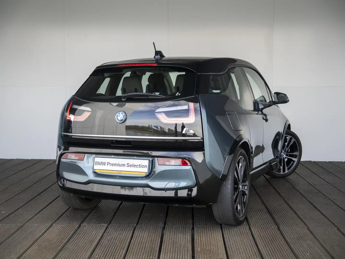 BMW i3 S 120Ah | Navigatiesysteem Professional | 20 inch Blauw - 2