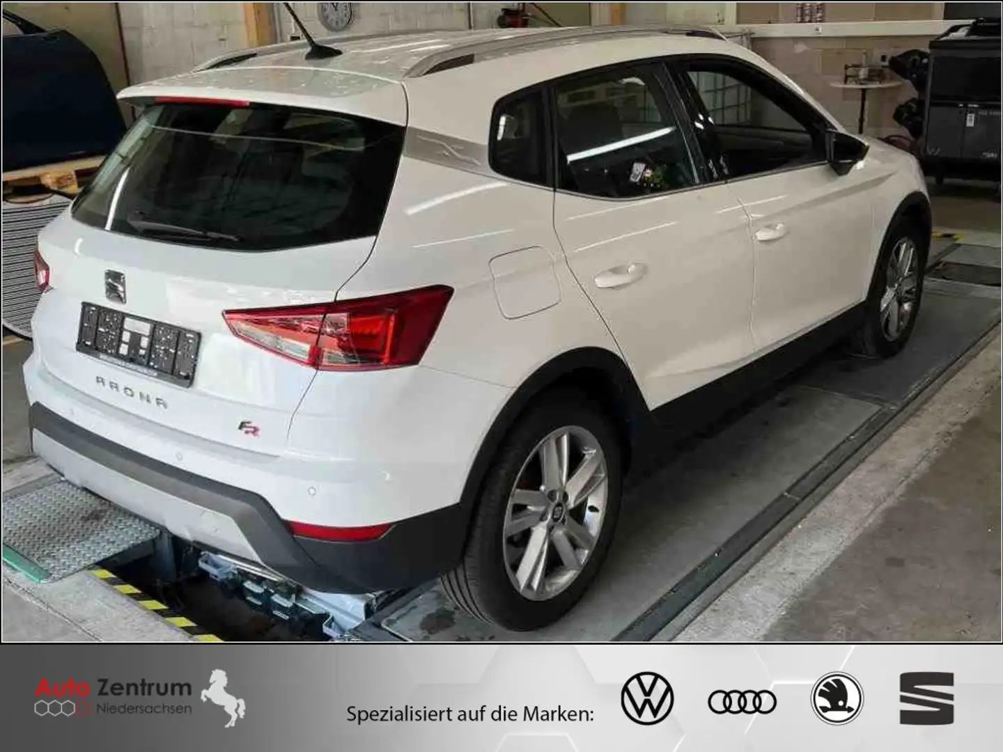 SEAT Arona 1.0 TSI OPF DSG FR Weiß - 2