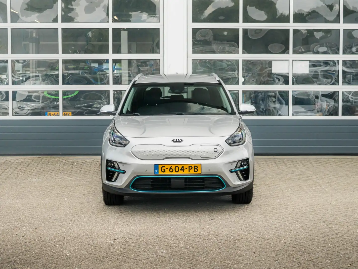 Kia e-Niro ExecutiveLine 64 kWh | Clima | Leder | Navi | Stoe Grijs - 2