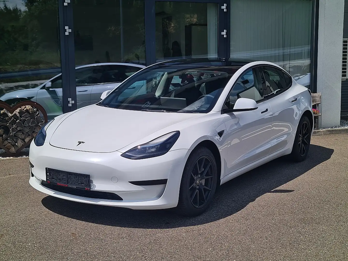 Tesla Model 3 Standard Range Weiß - 2
