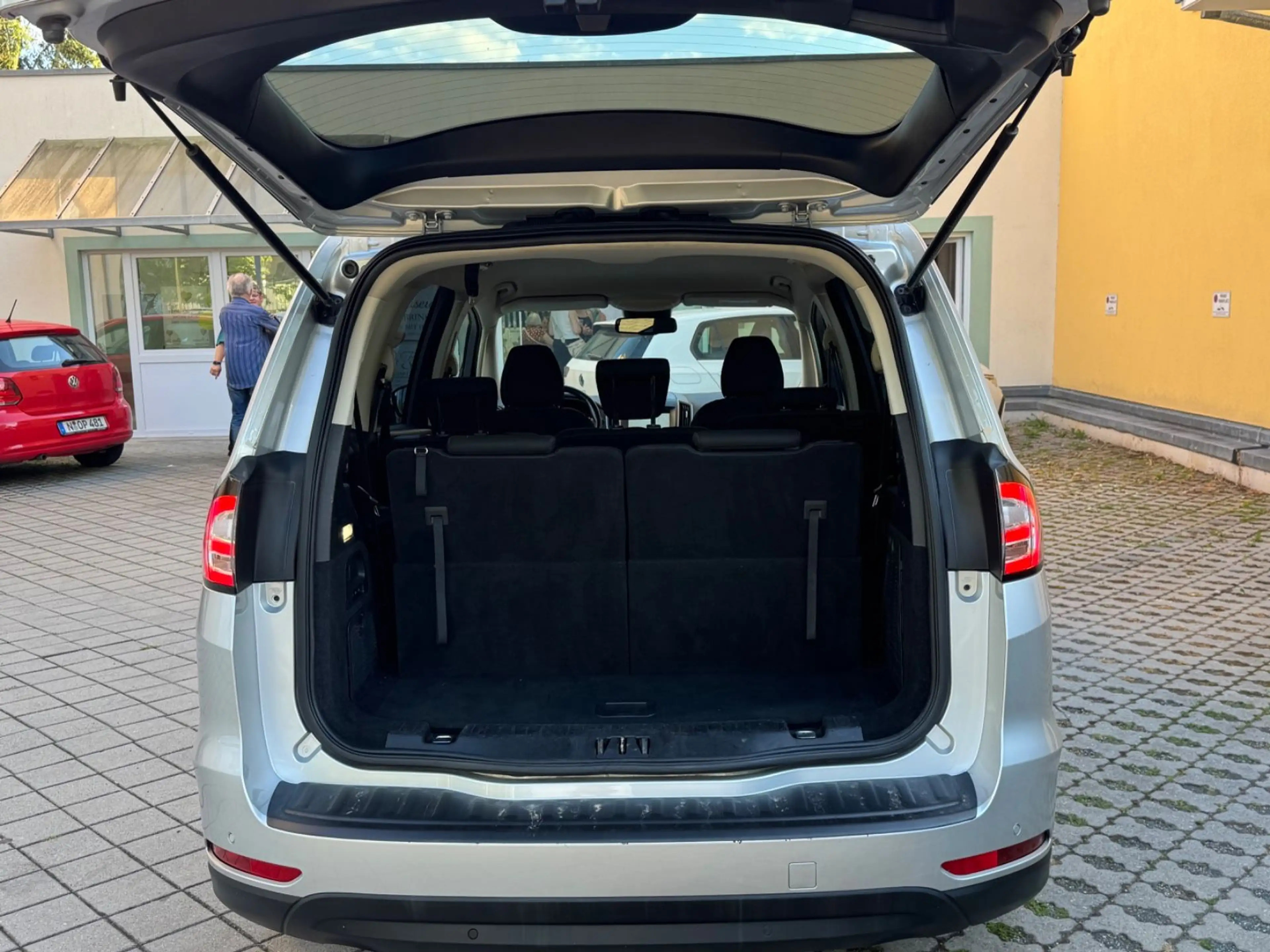 Ford Galaxy 2.0 TDCI 110 KW Automatik PDC Navi 7 Sitz — photo 13