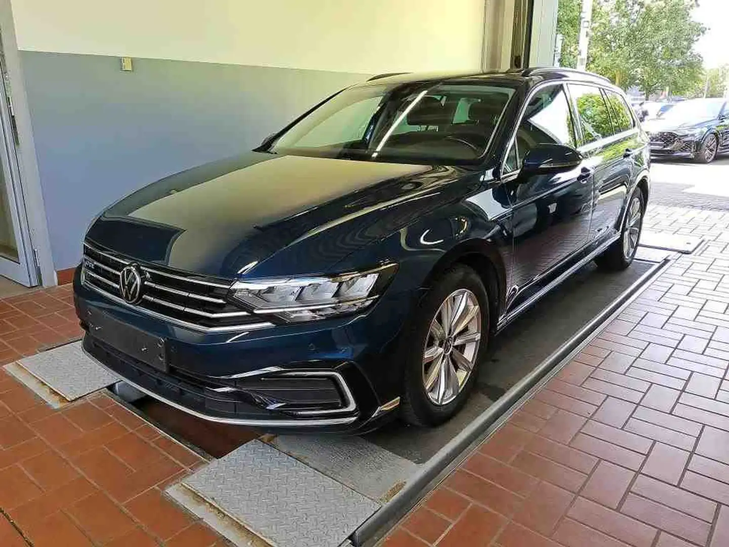 Volkswagen Passat Variant GTE 1.4 eHybrid DSG NAVI AHK KAMERA ALU APS SITZHEIZUNG LED CLIMATRONIC Blau - 1