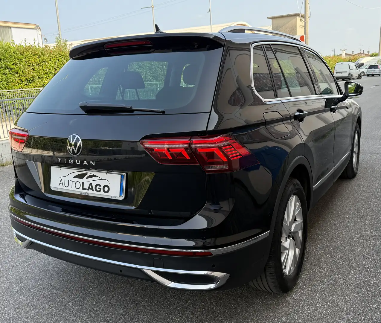 Volkswagen Tiguan 2.0 tdi Elegance 150cv dsg Schwarz - 2