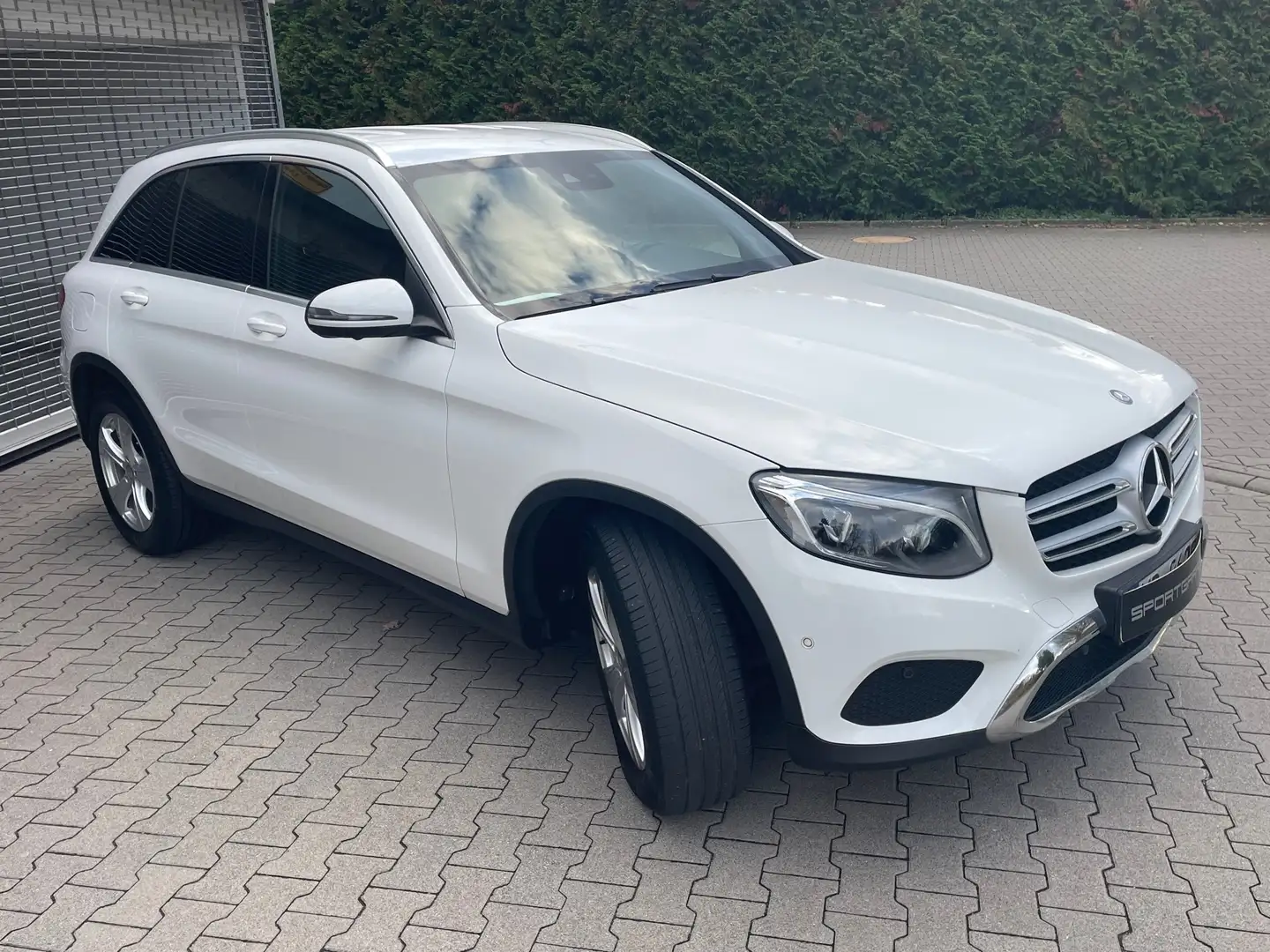 Mercedes-Benz GLC 220 d 4Matic LED Kamera 360° AHK Navi SHZ Komfort-S Weiß - 2