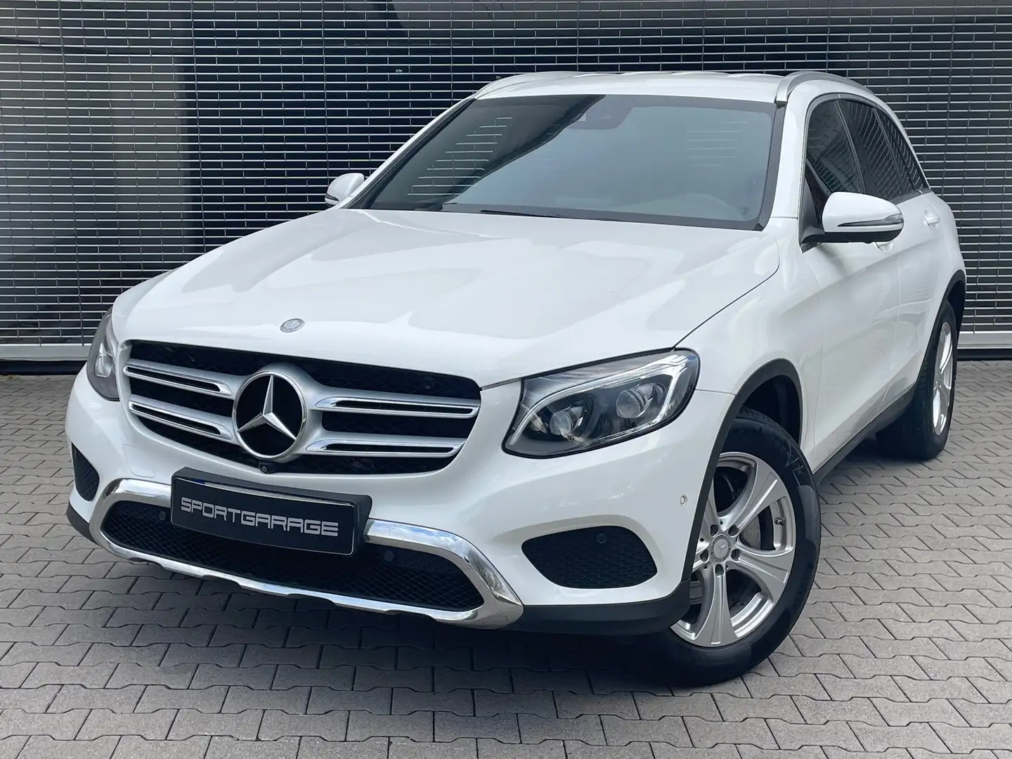 Mercedes-Benz GLC 220 d 4Matic LED Kamera 360° AHK Navi SHZ Komfort-S Weiß - 1