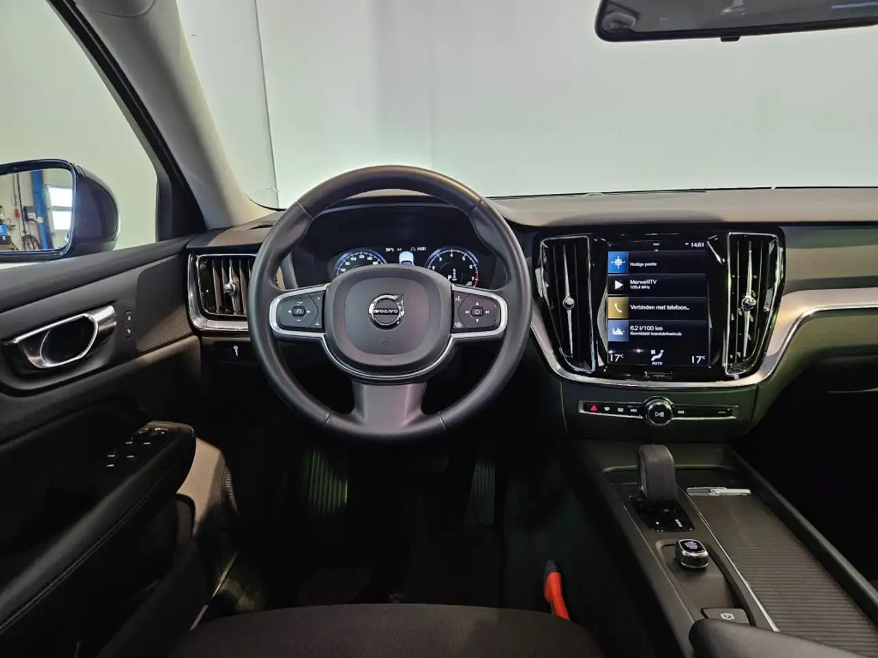 Volvo V60 2.0 B3 Momentum Advantage / CarPlay / Navi / NL Au, миниатюра 22