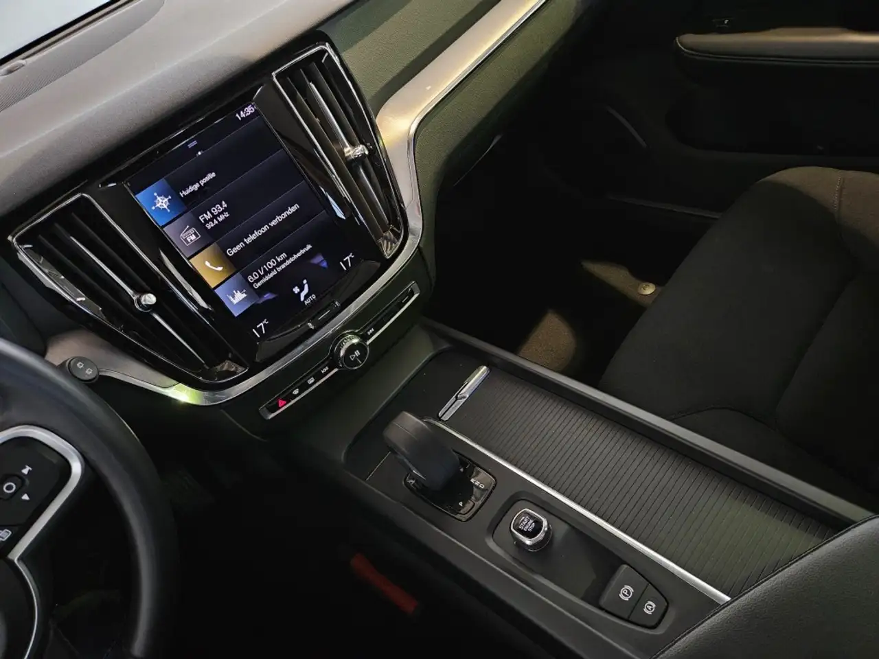 Volvo V60 2.0 B3 Momentum Advantage / CarPlay / Navi / NL Au, миниатюра 18