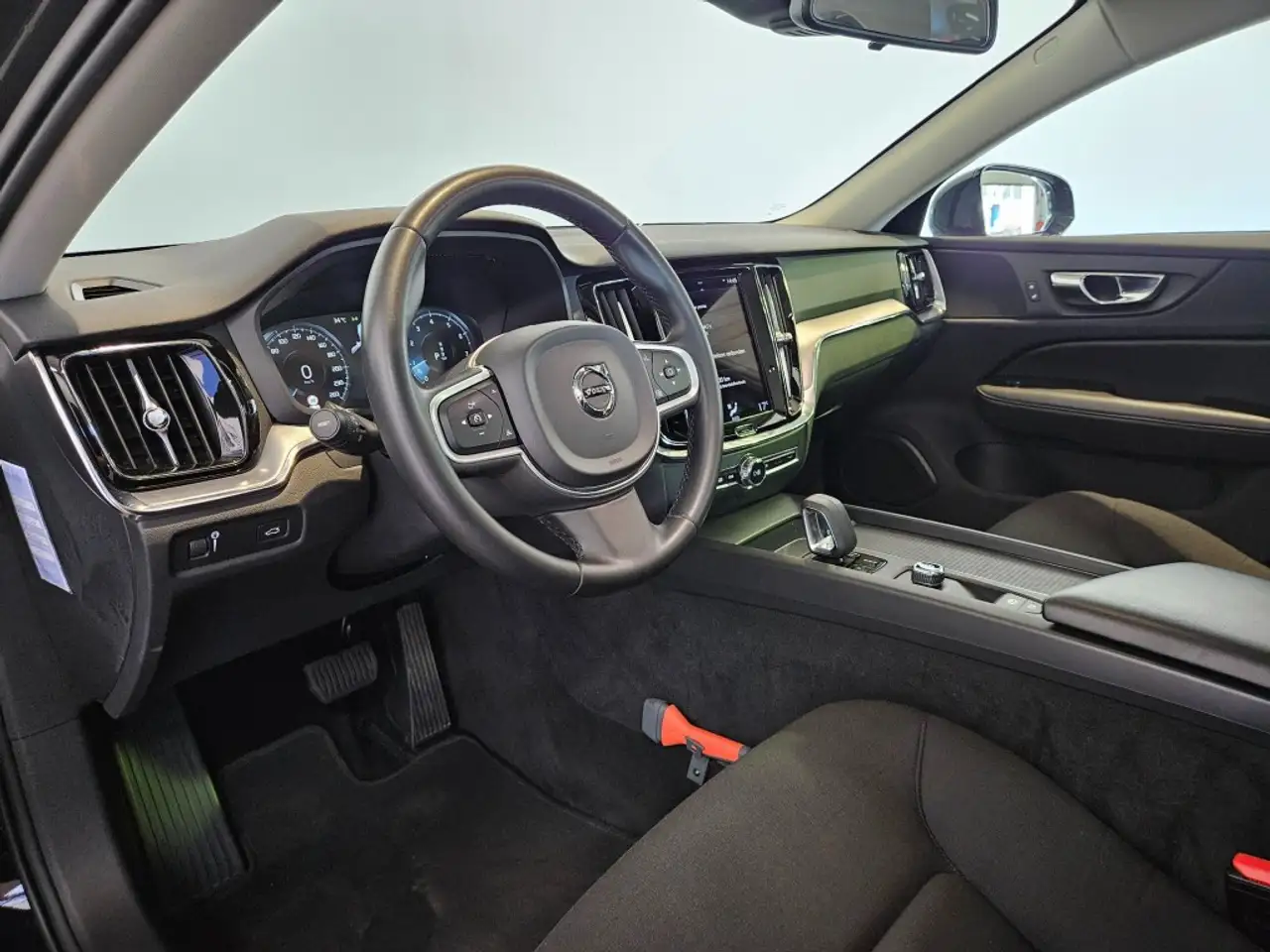 Volvo V60 2.0 B3 Momentum Advantage / CarPlay / Navi / NL Au, миниатюра 3