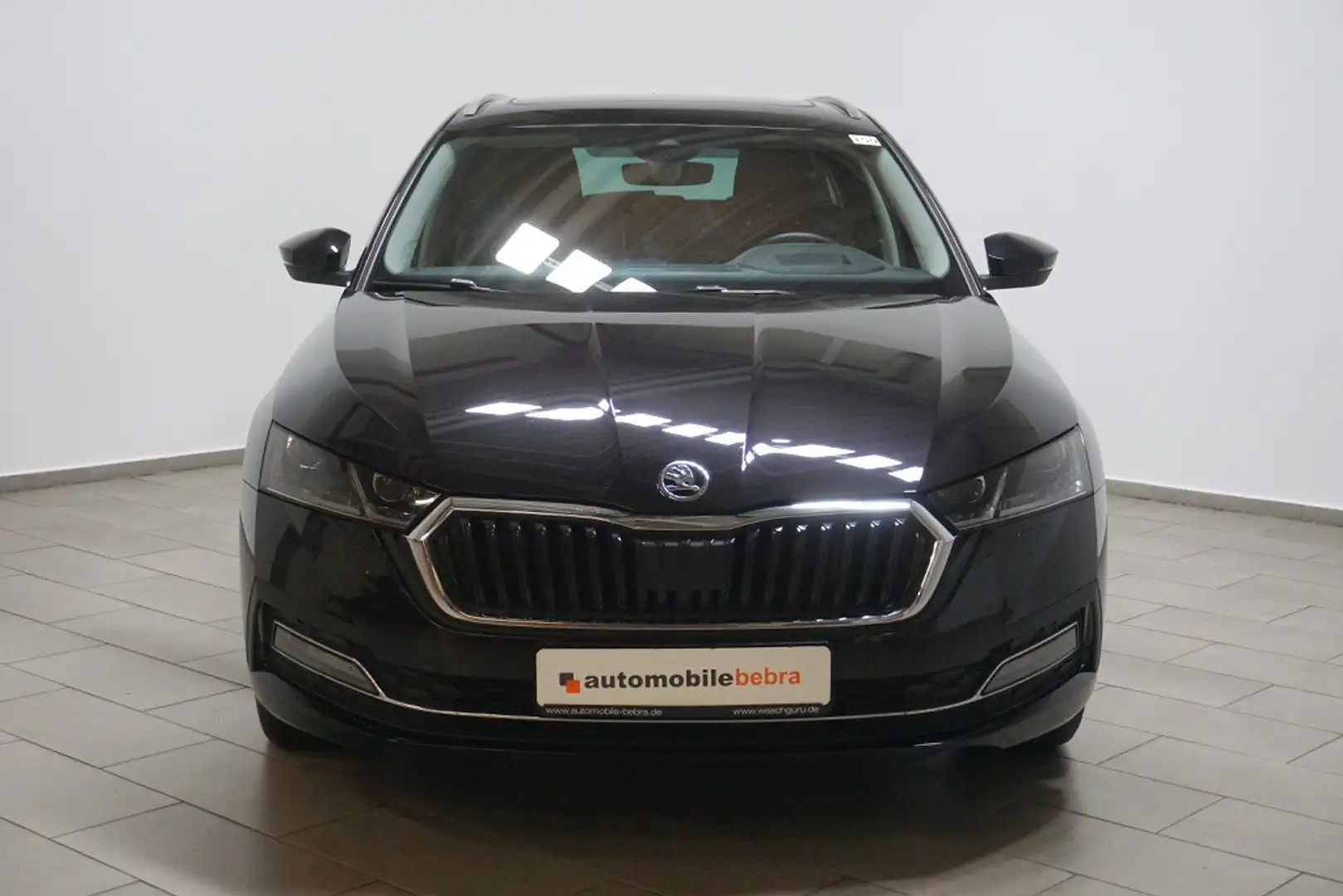 Skoda Octavia 2.0TDI DSG Style Virtual Pano AHK Negro - 2