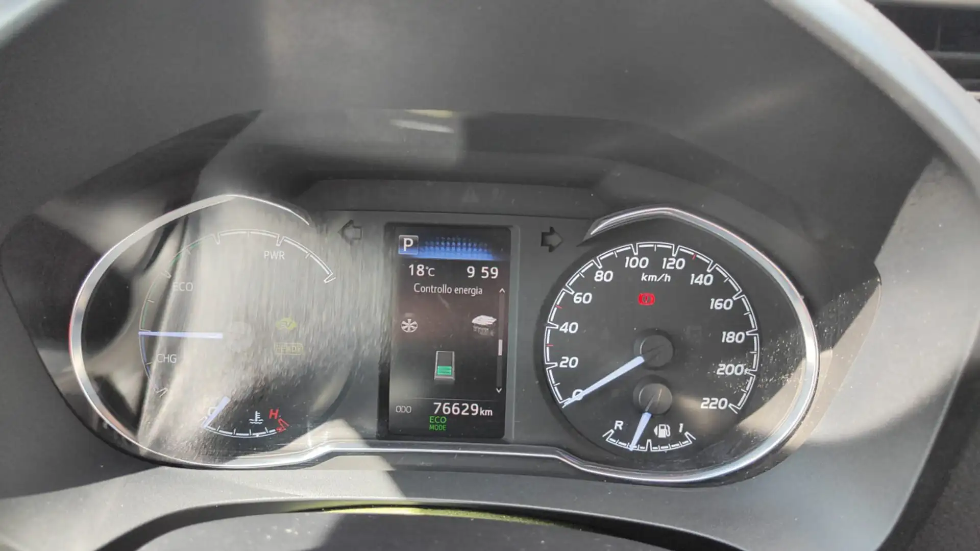 Toyota Yaris 1.5 Hybrid 5 porte Style Modrá - 2