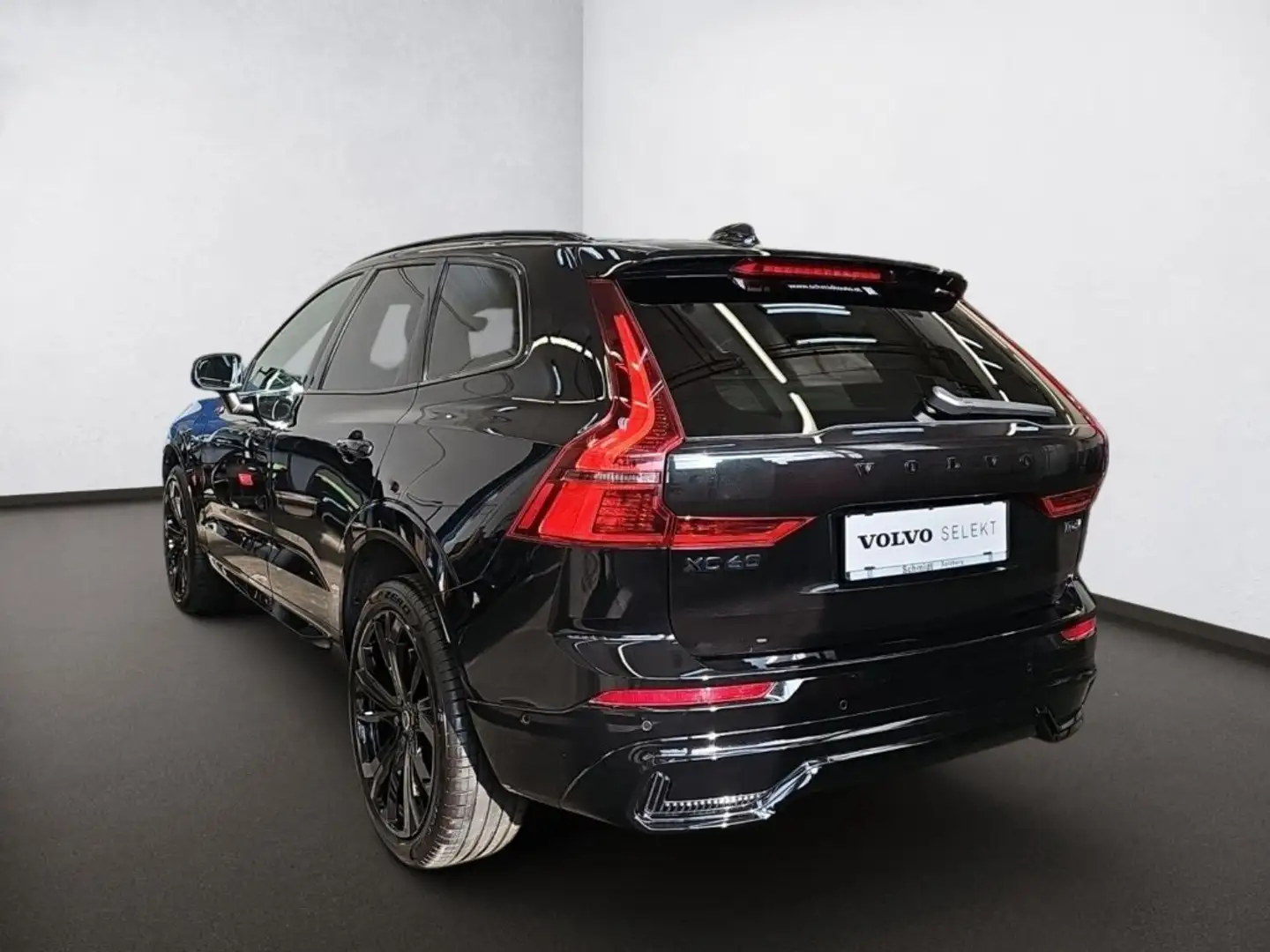 Volvo XC60 T6 AWD PHEV Black Edition Plus Aut. 18,8kWh Schwarz - 2