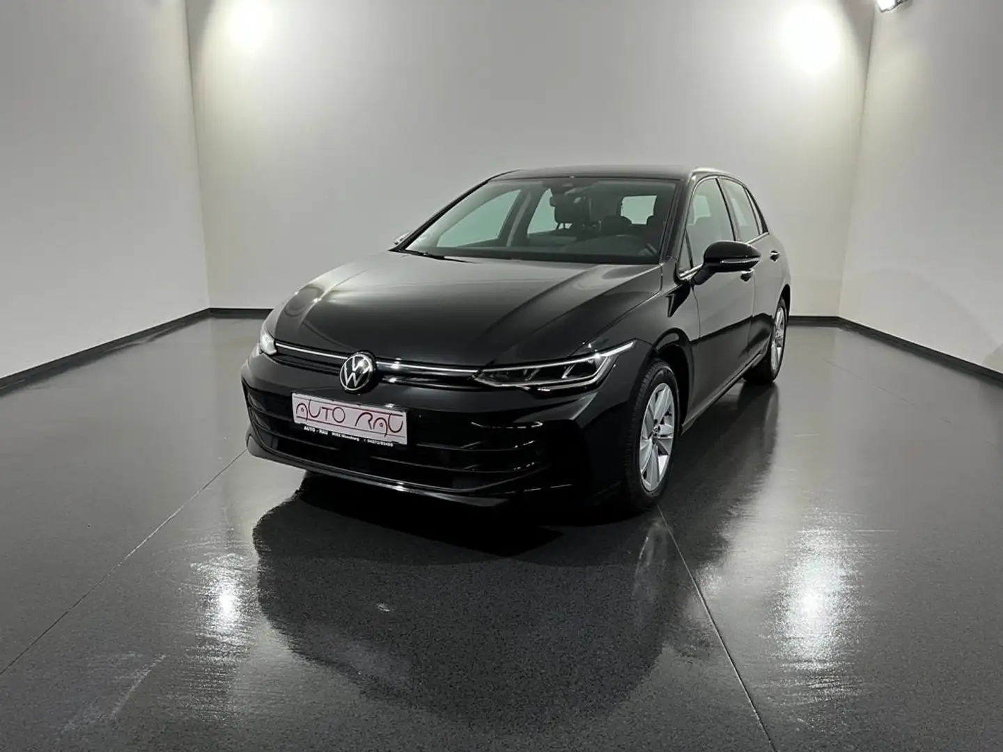 Volkswagen Golf 8 Lim. 1.5 TSI Life *LED*ACC*PDC* Schwarz - 2