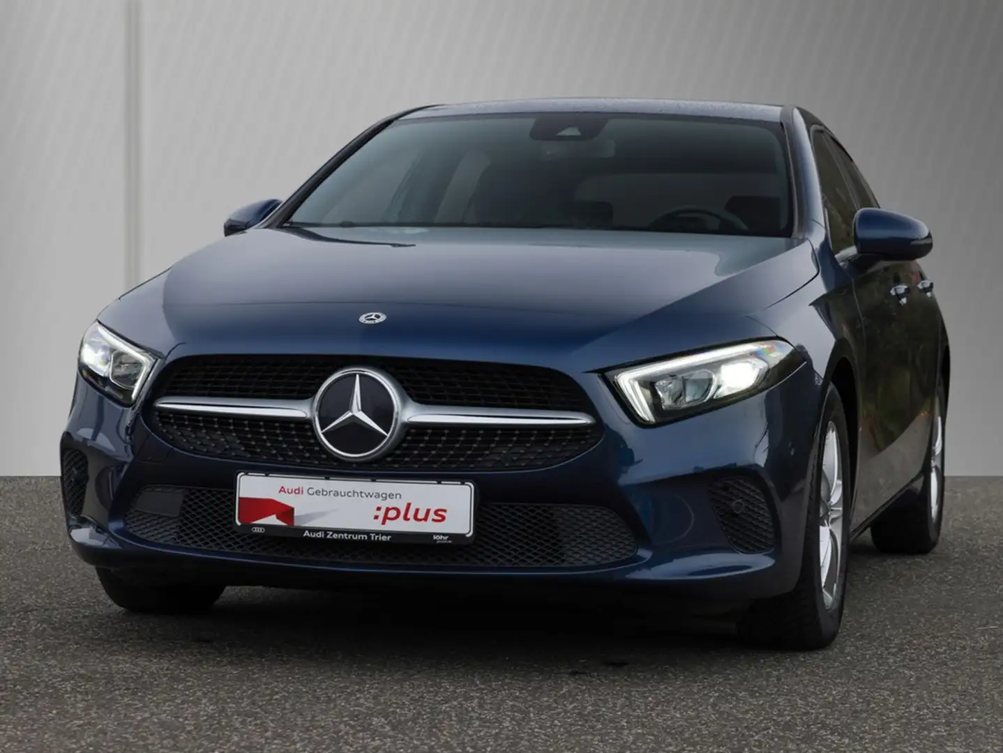 Mercedes-Benz A 180 d DCT Navigation Azul - 2