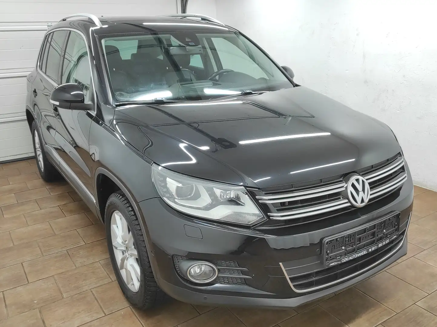Volkswagen Tiguan 2.0 ALLRAD * NEU KOLBEN+STEUERKETTE+KOPFDICHTUNG* Noir - 1