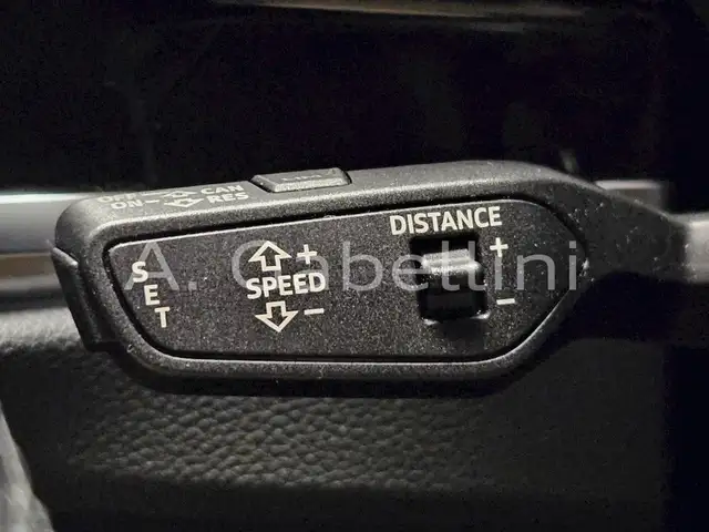 Audi Q3 view 10