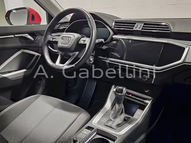 Audi Q3 view 6