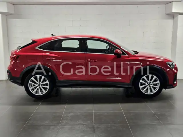 Audi Q3 view 3