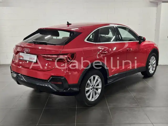 Audi Q3 view 4