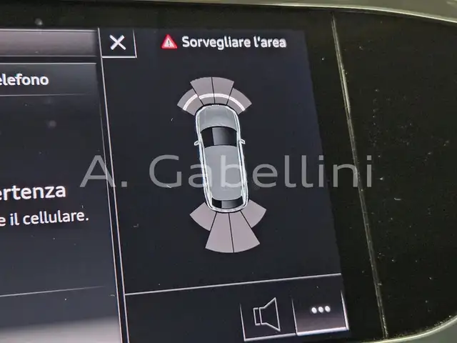 Audi Q3 view 15