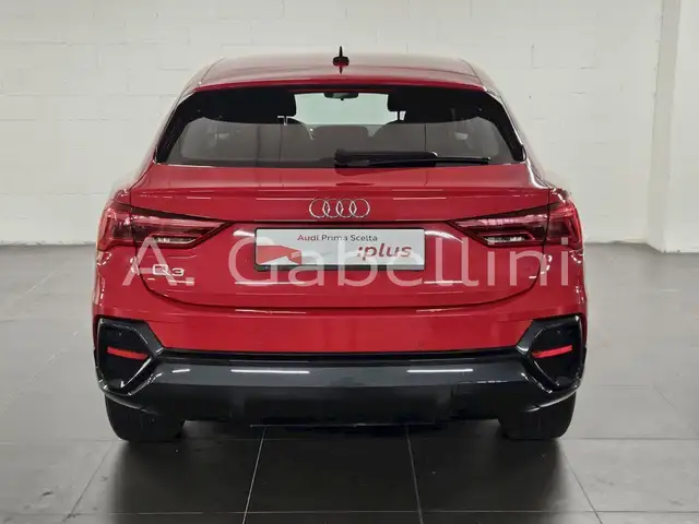 Audi Q3 view 5
