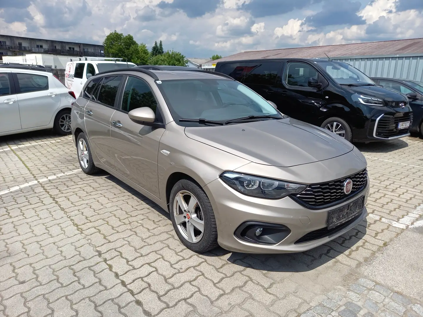 Fiat Tipo 1,4 95 Easy Beige - 1